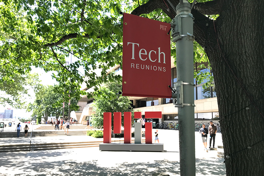 Tech Reunions Flag